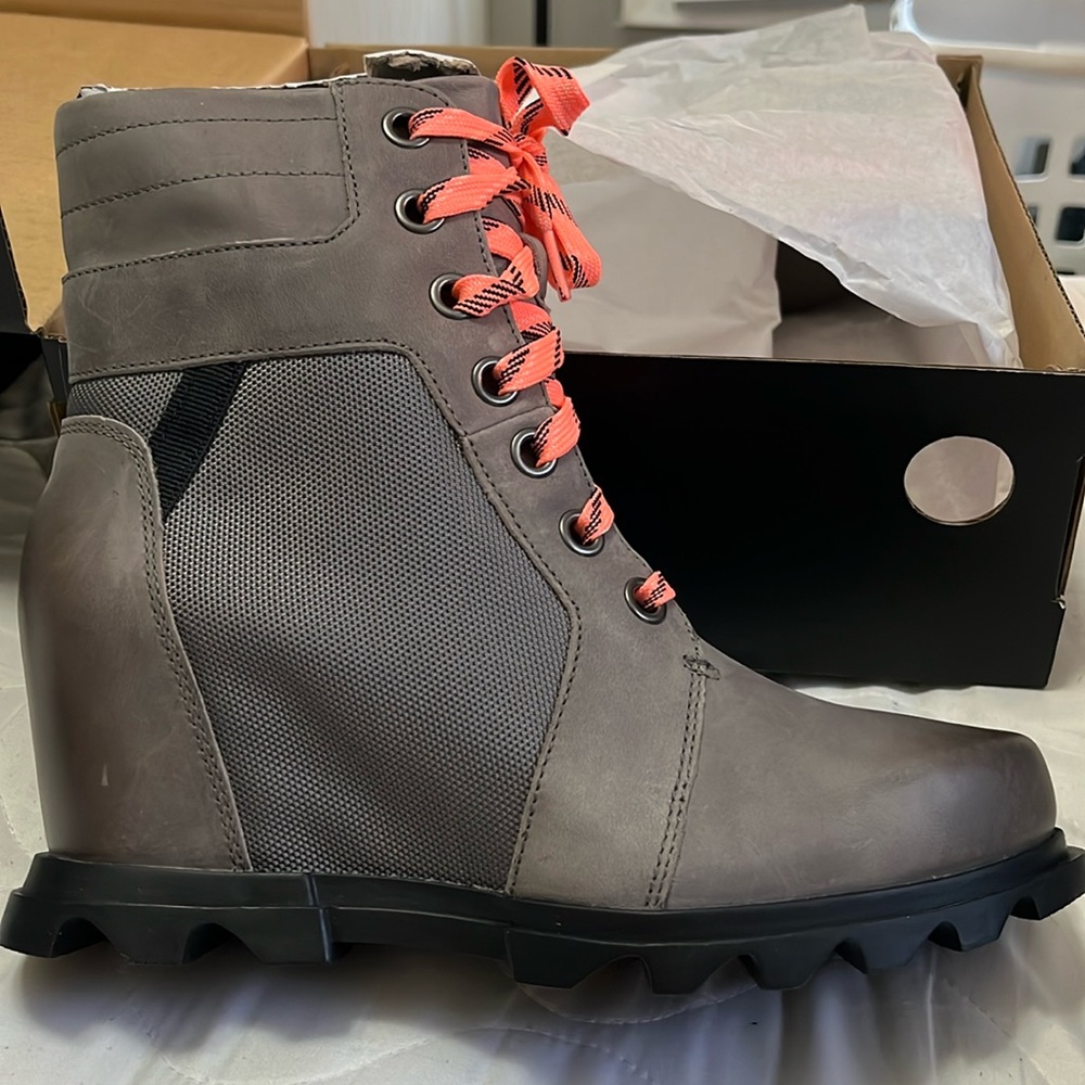 Sorel Joan of Artic Wedge III Lexie  brand new 9.5